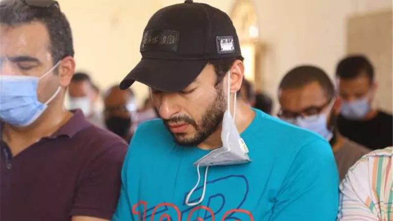 شيرين عبدالوهاب تنعى حمادة هلال فى وفاة والدته بكلمات مؤثرة