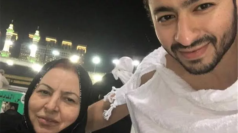 نجوم يواسون حمادة هلال فى وفاة والدته.. فماذا قالوا