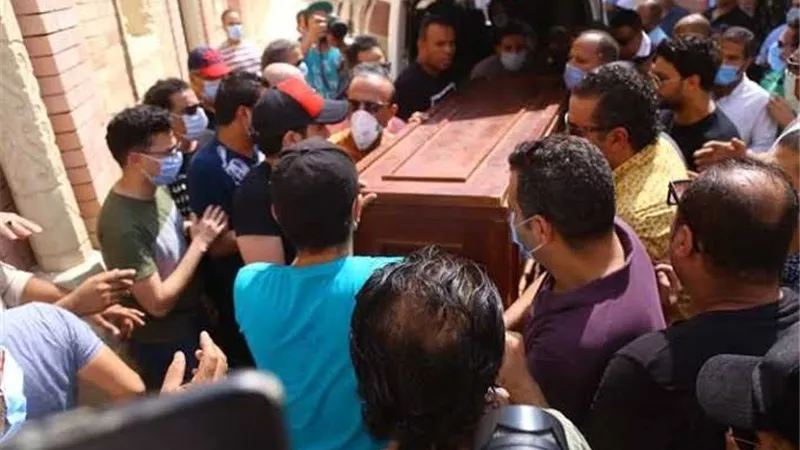 27 صورة من جنازة والدة الفنان حمادة هلال