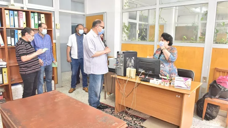 محافظ أسيوط يؤكد ضرورة دخول العاملين للديوان العام عبر ممرات التعقيم