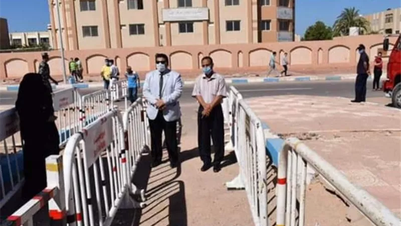 عقل يتفقد الإجراءات الاحترازية والوقائية بلجنة مدرسة الزهور الثانوية بنات ومدرسة الأمل بطور سيناء