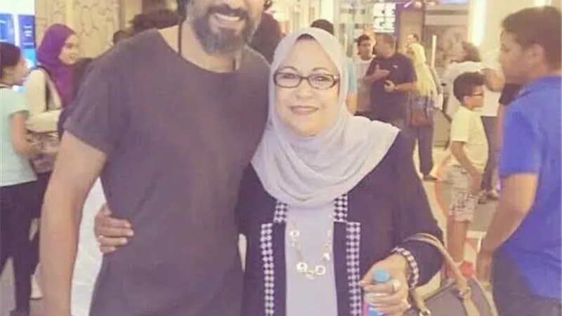 وفاة والدة الفنان محمد علاء أثناء عملية القلب المفتوح