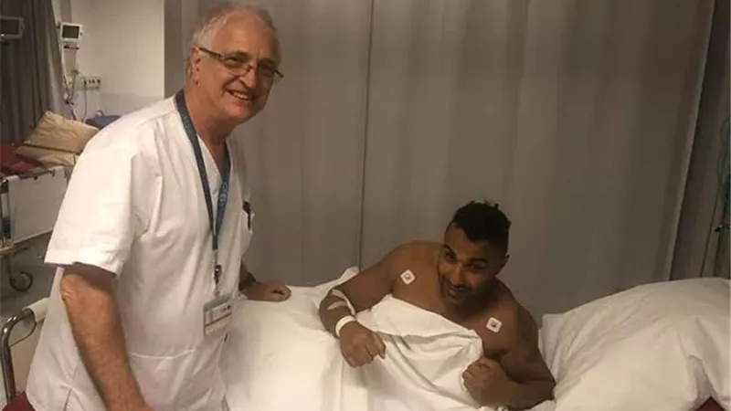 احمد فهمى يغادر لفرنسا بعد تدهور حالته الصحية