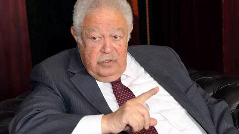 نقيب المحامين يرشح 