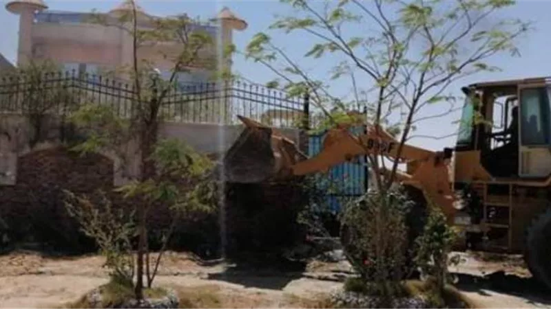 الموجة ١٦ .إزالة أسوار فيلتين لنجلى محافظ أسبق جنوب الغردقة