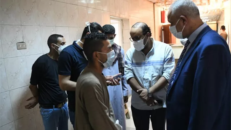 خروج وتعافى 12 حالة من مصابي فيروس كورونا المستجد من مستشفى العزل بفرشوط