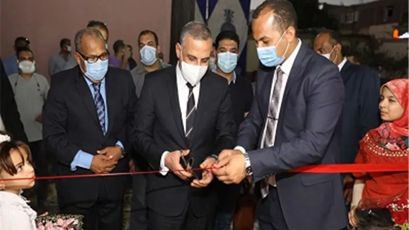 محافظ سوهاج يفتتح ورشة ملابس جاهزة وملعب خماسي لكرة القدم بمياه طهطا..صور