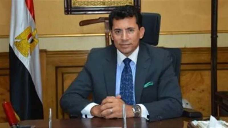 اول تعليق من وزير الشباب والرياضة على أزمة نادي القرن