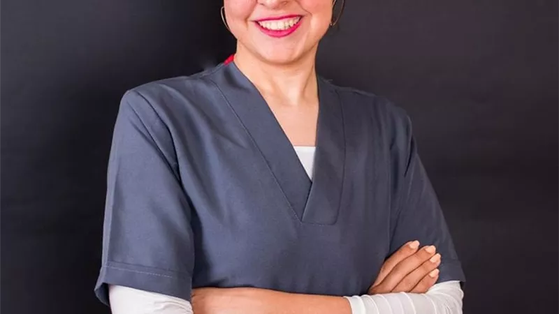 إخصائى طب الفم و الاسنان تقدم روشتة ذهبيه للتصالح مع اسنانك