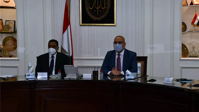 وزير الإسكان ومحافظ مطروح يتابعان مشروع تنمية أراضى الساحل الشمالي