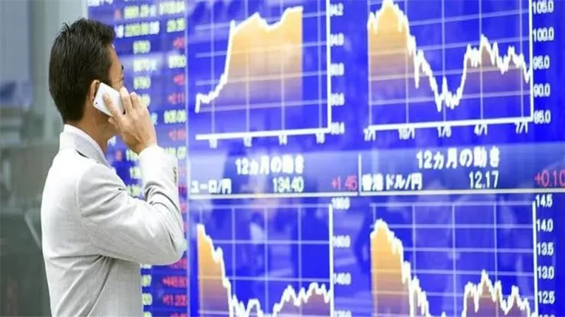 نيكي يبلغ أدنى مستوى في أسبوع بفعل مخاوف بشأن كوفيد-19