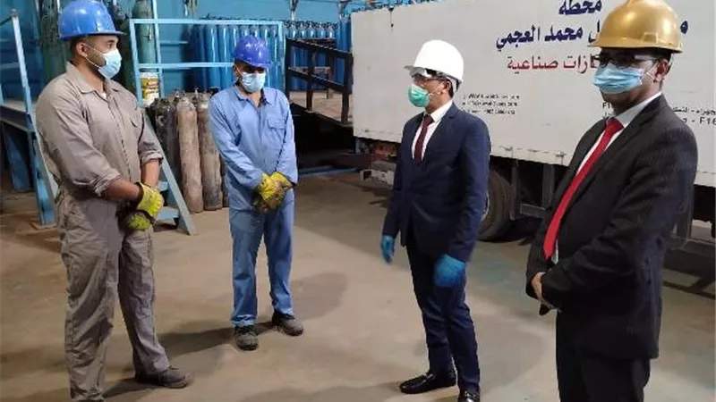 مكتب التمثيل العمالى بالكويت يتابع صرف مستحقات العاملين بإحدي المصانع في ظل تداعيات 
