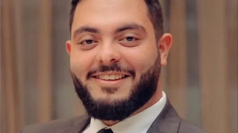 محمد مصطفي مدرس ابتدائي يقع في حب فتاة وينتقم منها في 