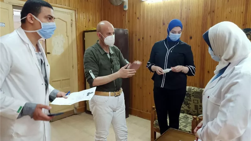 وكيل وزارة الصحة بالشرقية يتابع إجراءات الكشف الطبي علي المرشحين لعضوية مجلس الشيوخ