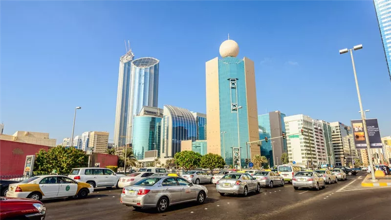 مدينة عربية شهيرة تسعى لخفض تكلفة المعيشة للوافدين