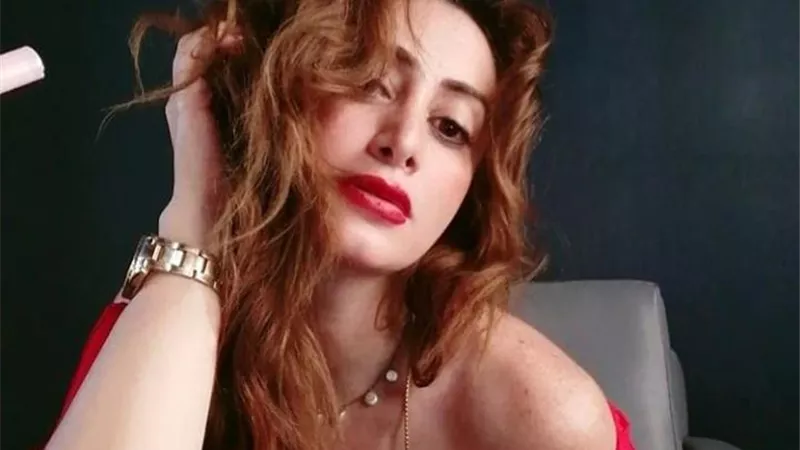 منة تيسير تخطف الأنظار بإطلالة مثيرة على البحر ..صور