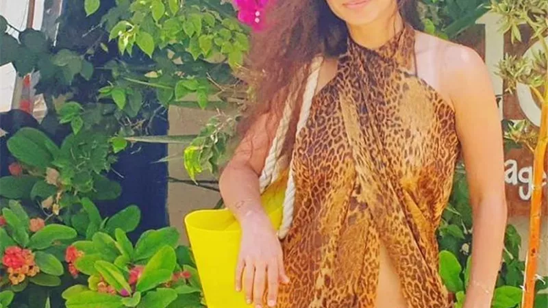 أحدث اطلالة للفنانة اللبنانية دوللى شاهين عبر انستجرام
