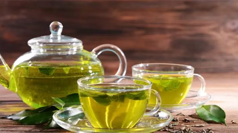 اضرار الإفراط في تناول الشاي الأخضر علي الجسم