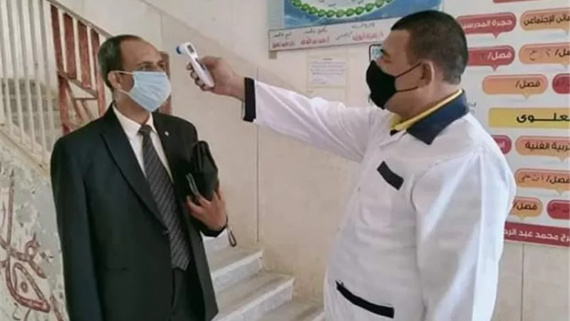 إنتظام دخول طلبة الثانوية الأزهرية لأداء اللغة الإنجليزية بالوادى الجديد