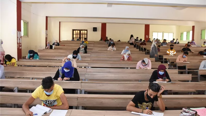 هدوء في امتحانات العباسية للحاسبات الالية والعلوم التجارية