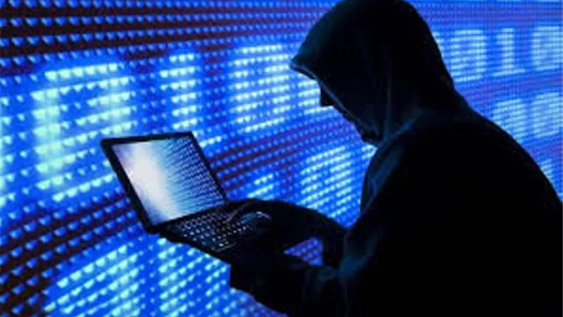 صائد الهاكرز يكشف عقوبة الابتزاز في حالة سرقة البيانات الشخصية.. فيديو