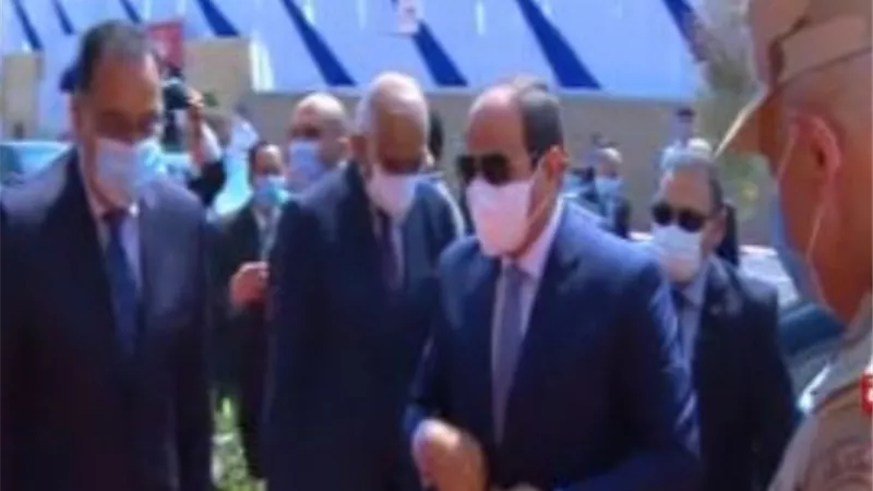 الرئيس السيسى يصل مقر افتتاح عدد من المشروعات القومية والأسمرات 3