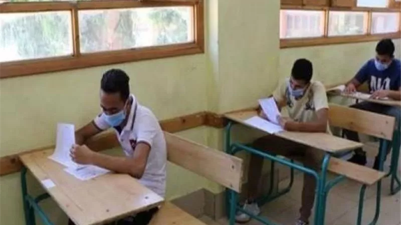 تباين الآراء حول امتحانى الكيمياء والجغرافيا .. أولياء الأمور يطالبون بوقف صفحات الغش بالسوشيال ميديا