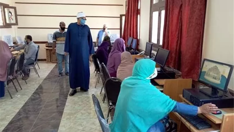 وكيل الأزهر يتابع اختبارات ترقي المعلمين إلكترونياً بالوادى الجديد