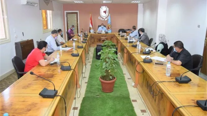 مهام وخطط مركز موازنة البرامج والاداء على طاولة رئيس جامعة سوهاج