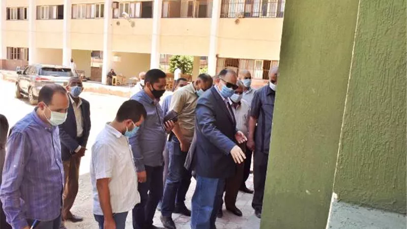 محافظ أسيوط يتفقد أعمال انشاء بعض المدارس بقريتى درنكه والزاوية.. بالصور