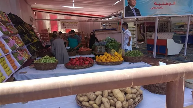 محافظ بني سويف يتابع الاستعداد لاقامة المعارض وشوادر اللحوم