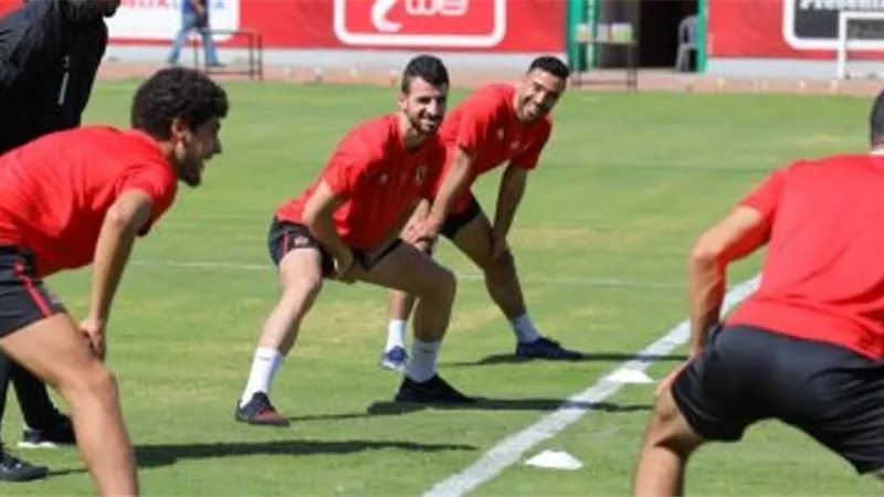 على هامش المران.. تدريبات خططية للاعبى الأهلى