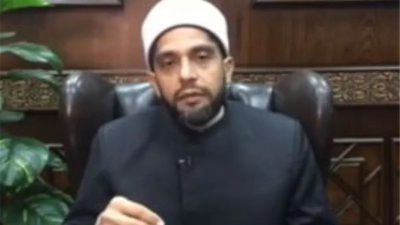 هل الذهب المهدى للأم من ابنها حال حياتها يدخل ضمن الميراث أم يسترد ؟..الإفتاء تجيب