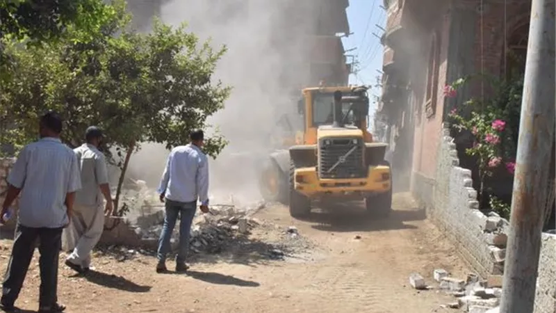 محافظ أسيوط : استرداد 70 فدان في إزالة 15 حالة تعدي ضمن الموجة الـ 16 للإزالات واسترداد حق الشعب