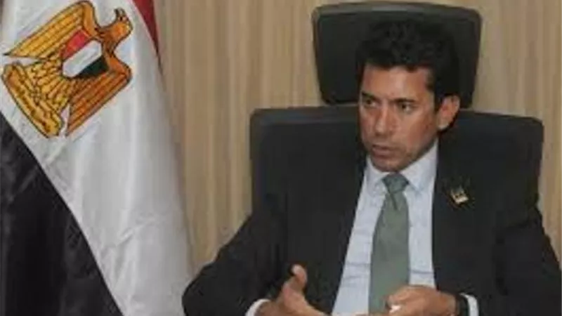 أول تعليق من وزير الرياضة على أزمة الاهلى والزمالك