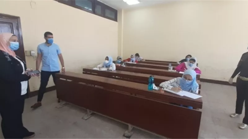 عميد ألسن عين شمس تتفقد لجان امتحانات الفرقة الرابعة