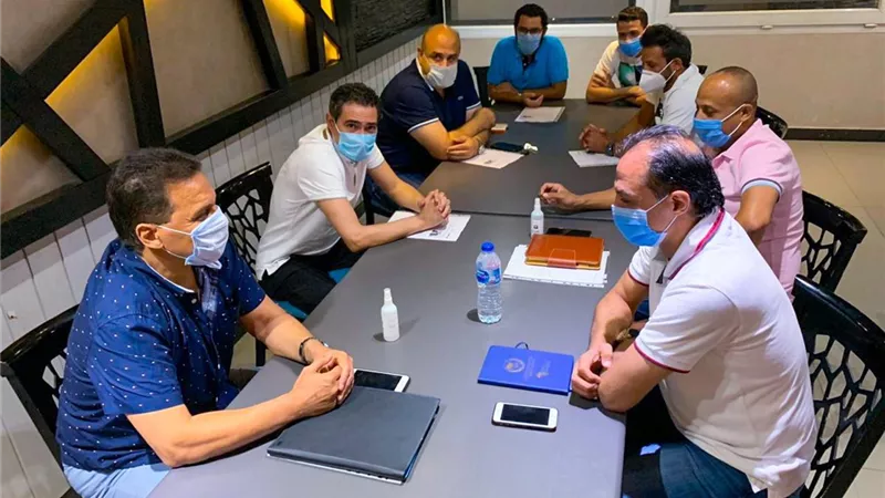 الجهاز الفنى لمنتخب مصر ينعى زوجة جمال محمد علي