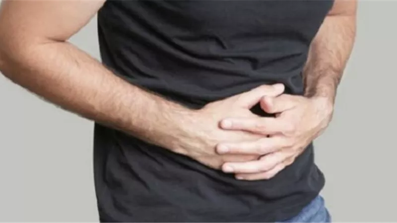 5 علاجات منزلية تخفف الام المعدة وتشعرك بالتحسن