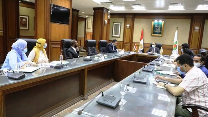 نائب محافظ سوهاج يترأس الاجتماع الـ5 للجنة مراجعة تراخيص البناء.. بالصور