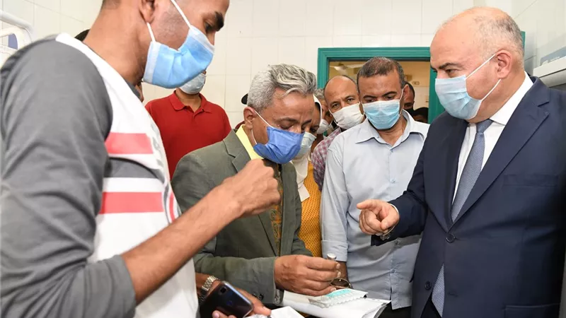 محافظ قنا يتفقد عددا من المنشآت الطبية بقوص