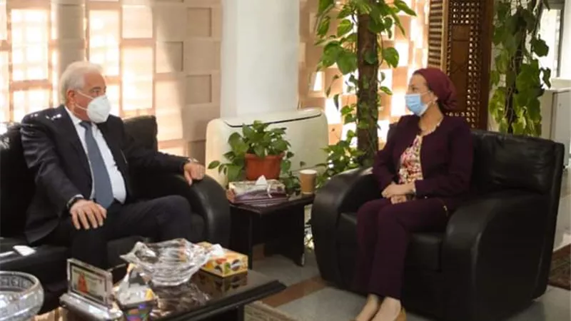 محافظ جنوب سيناء يناقش آليات تحويل مدينة شرم الشيخ إلى مدينة خضراء