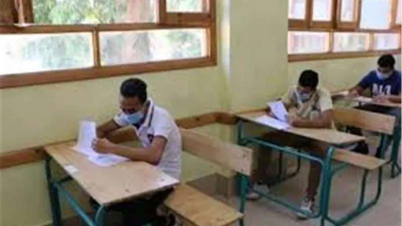 تسليم طلاب الثانوية العامة بوكليت امتحان مادة التربية الوطنية