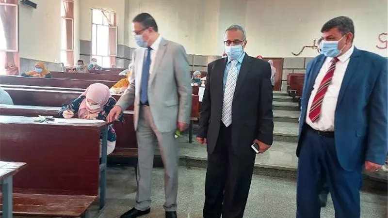السعيد يتفقد الإمتحانات والإجراءات الإحترازية بعلوم بنها