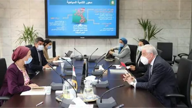 فوده يناقش آليات تحويل مدينة شرم الشيخ إلى مدينة خضراء