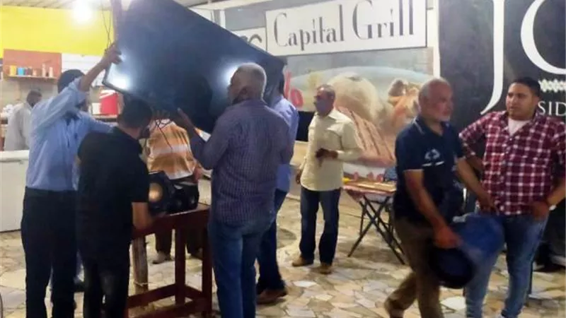 غلق مقهى على أرض زراعية فى بنى سويف.. بالصور