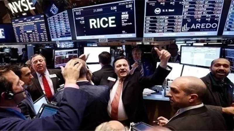 تراجع أسهم وول ستريت بعد تصاعد التوتر بين الصين وأمريكا
