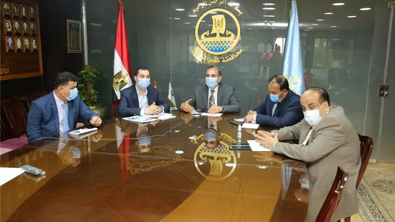 محافظ كفرالشيخ عقود تقنين أراضي للمواطنين