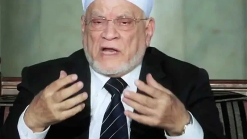 أحمد عمر هاشم يحكي باكيا قصة أول رحلة حج له في حياته.. فيديو