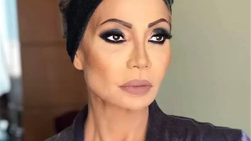 سوسن بدر تخطف قلوب معجبيها بمكياج سموكي.. شاهد