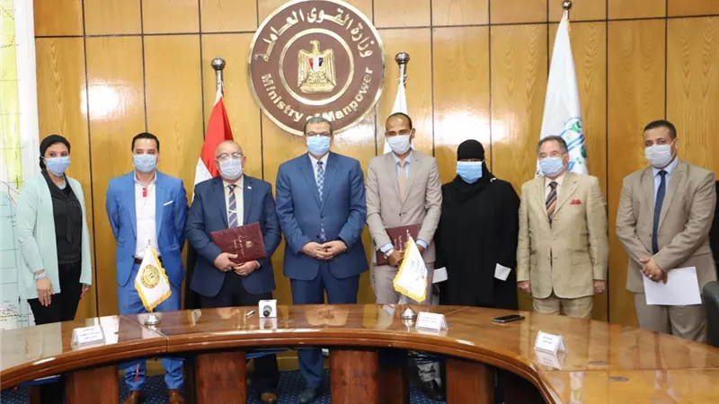 سعفان يشهد توقيع بروتوكول تعاون يسهم في إقامة مشروعات صغيرة ومتوسطة لخريجي مراكز التدريب